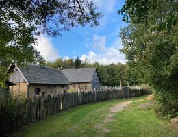 Ein Teil der historischen Ausstellung Valsgaard ist von außen zu sehen